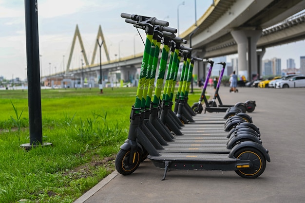 découvrez les moyens de transport les plus populaires qui facilitent vos déplacements au quotidien. explorez les options écologiques, économiques et pratiques pour voyager en toute sérénité.