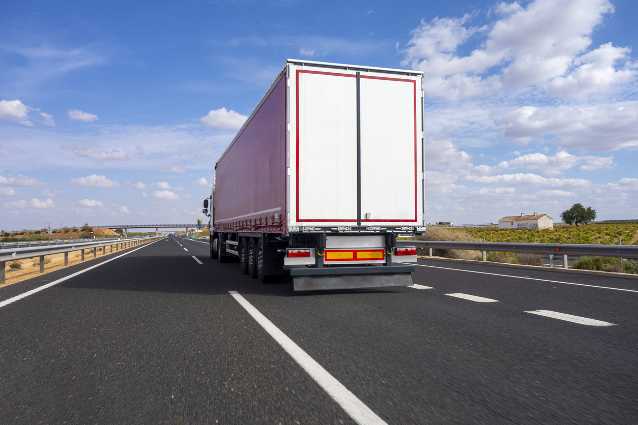 découvrez les solutions de transport routier pour un acheminement efficace et sécurisé de vos marchandises. profitez de services fiables, d'une flotte moderne et d'une expertise logistique adaptée à vos besoins.