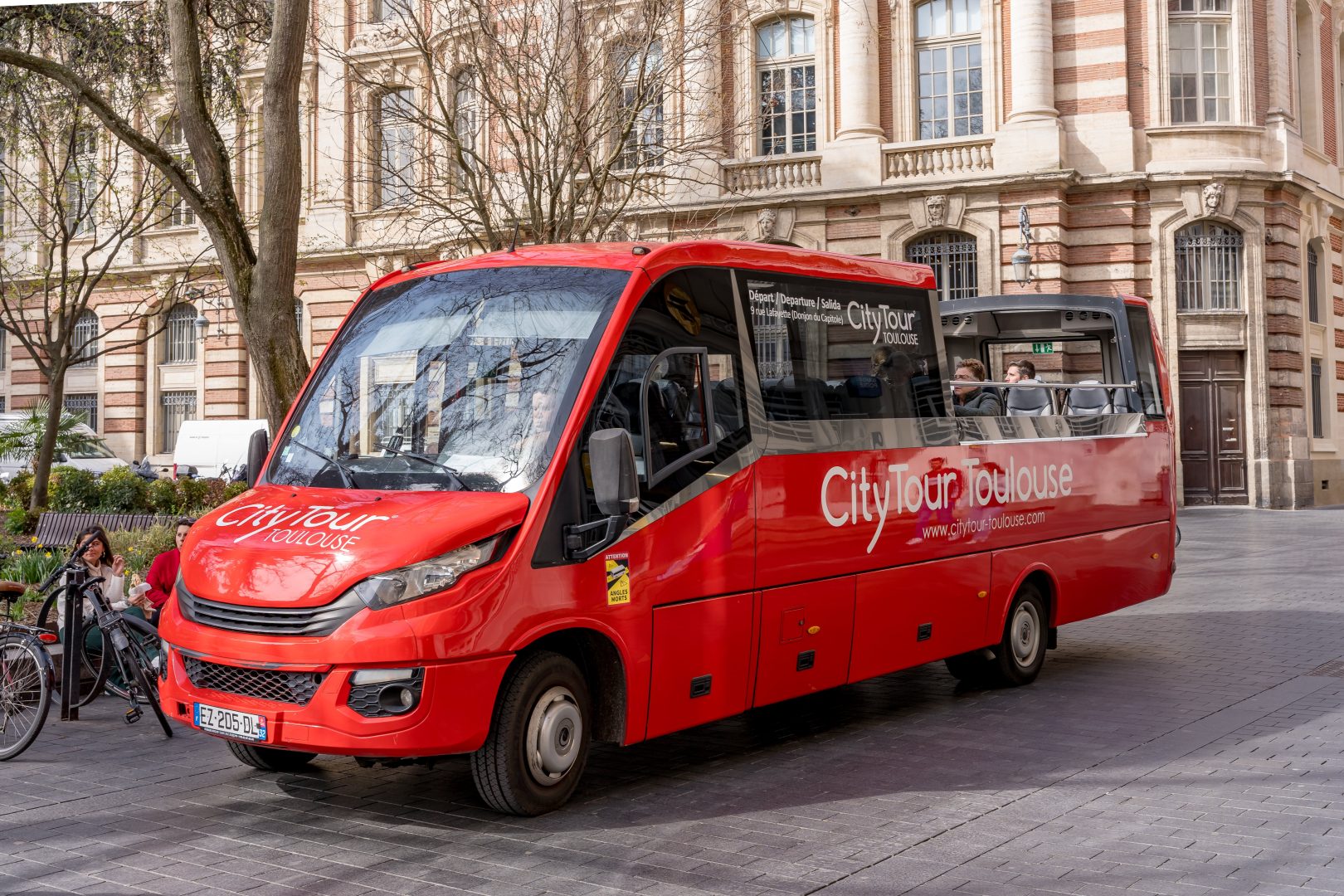 découvrez les meilleures options de transport à toulouse, que ce soit en transports en commun, vélo, ou voiture. simplifiez vos déplacements dans la ville rose grâce à notre guide complet.