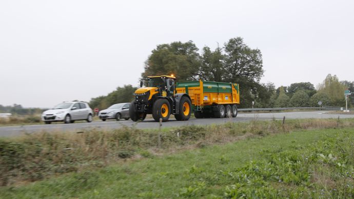 découvrez les meilleures méthodes pour transporter votre tracteur en toute sécurité. conseils pratiques et solutions adaptées pour un transport efficace et sans encombre.