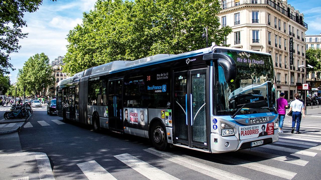 découvrez les différents moyens de transport à paris : métro, bus, tramway et vélo. explorez la ville lumière avec facilité grâce à nos conseils pour naviguer dans son réseau de transport efficace et pratique.