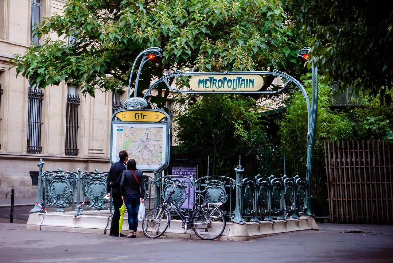 découvrez les meilleurs moyens de transport à paris : bus, métro, tramway et vtc. facilitez vos déplacements dans la capitale grâce à nos conseils pratiques et informations sur les tarifs, horaires et itinéraires.