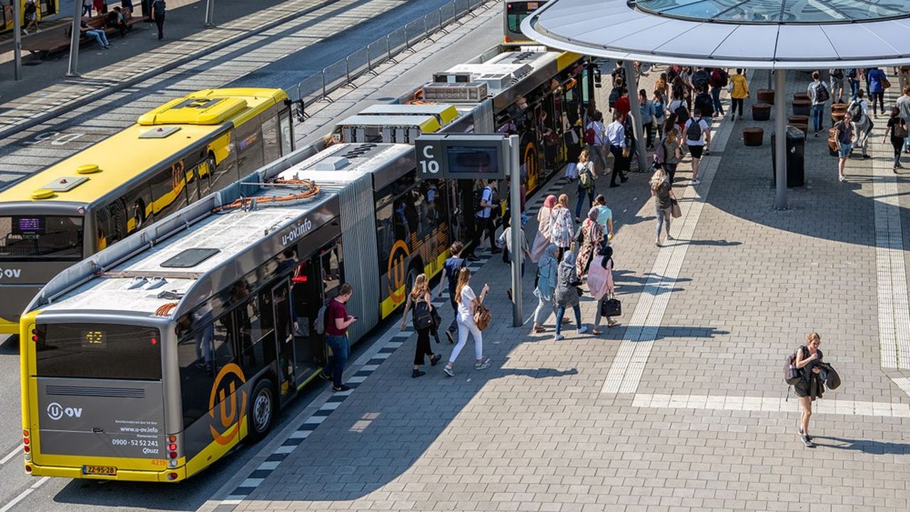 découvrez les différents modes de transports aux pays-bas, de la célèbre bicyclette aux trains modernes, en passant par les tramways et les ferries. explorez comment ces systèmes de transport interconnectés facilitent la découverte des paysages, des villes et de la culture néerlandaise.