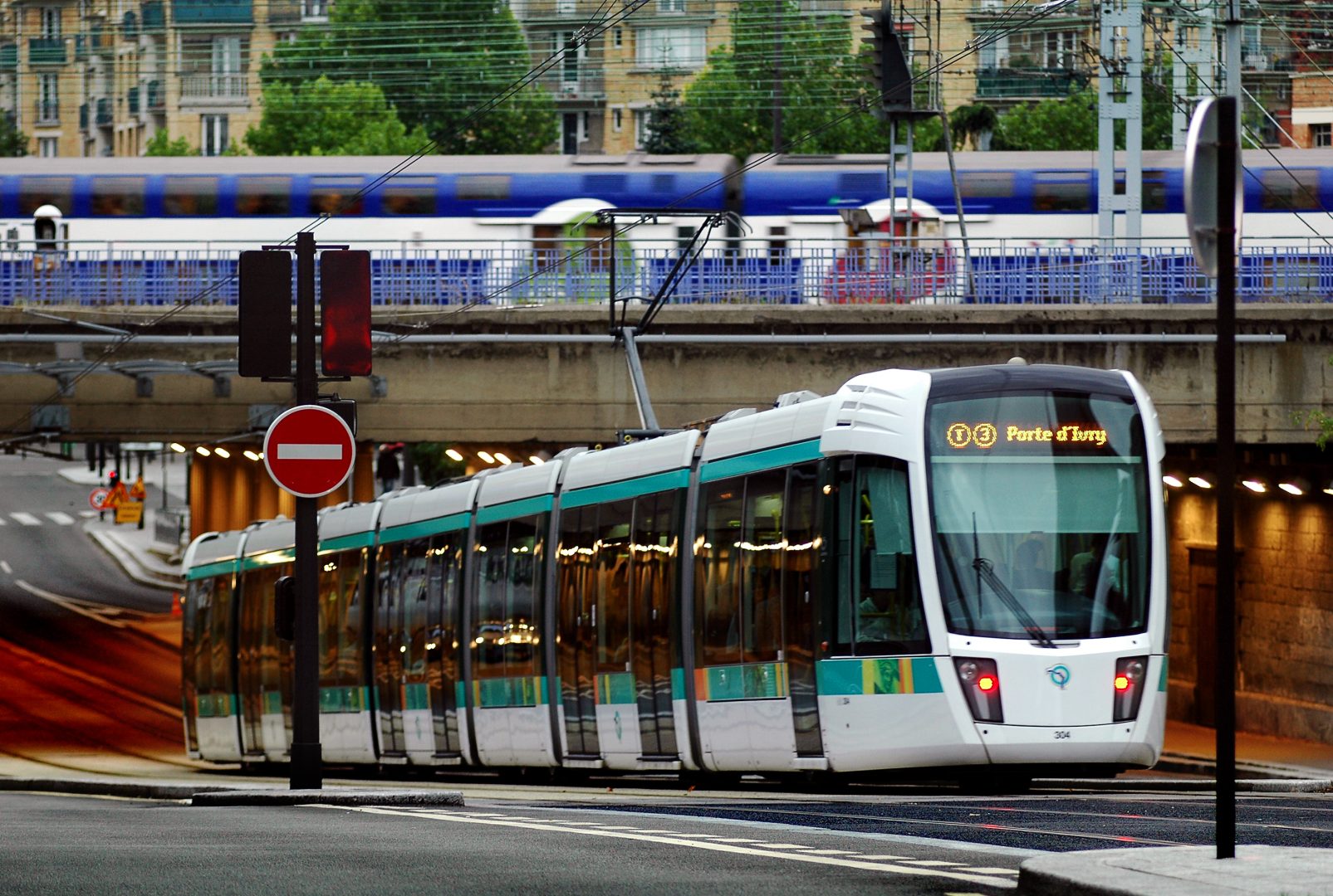 découvrez nos solutions de transport adaptées à tous vos besoins : fret, logistique, et déplacement. profitez d'un service fiable et rapide pour acheminer vos marchandises en toute sécurité.