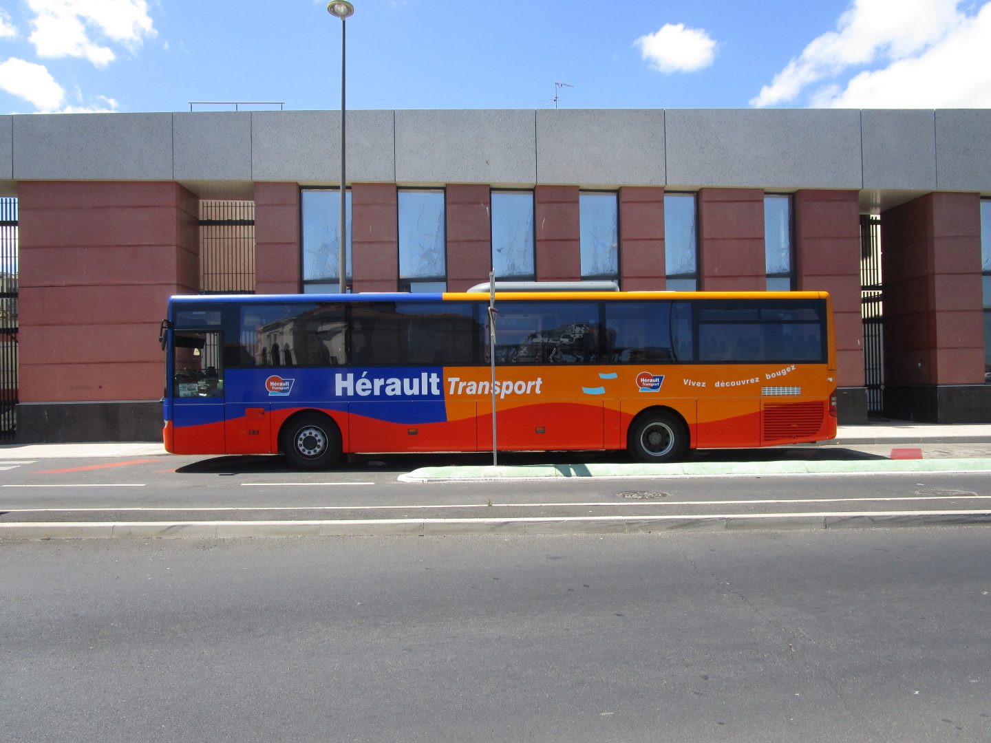 découvrez les prix des bus entre sète et montpellier pour voyager facilement et économiquement. comparez les tarifs et trouvez l'option qui vous convient le mieux pour votre trajet.