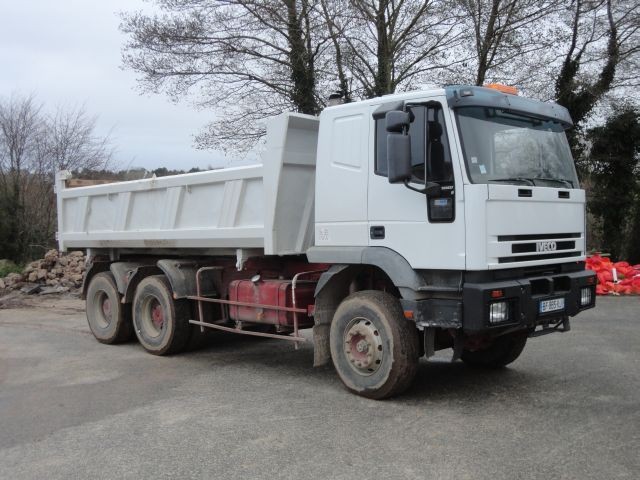 découvrez notre sélection de camions 6x4, idéaux pour le transport de marchandises lourdes et le travail sur chantiers. performants et robustes, ces véhicules sont conçus pour répondre à tous vos besoins logistiques.