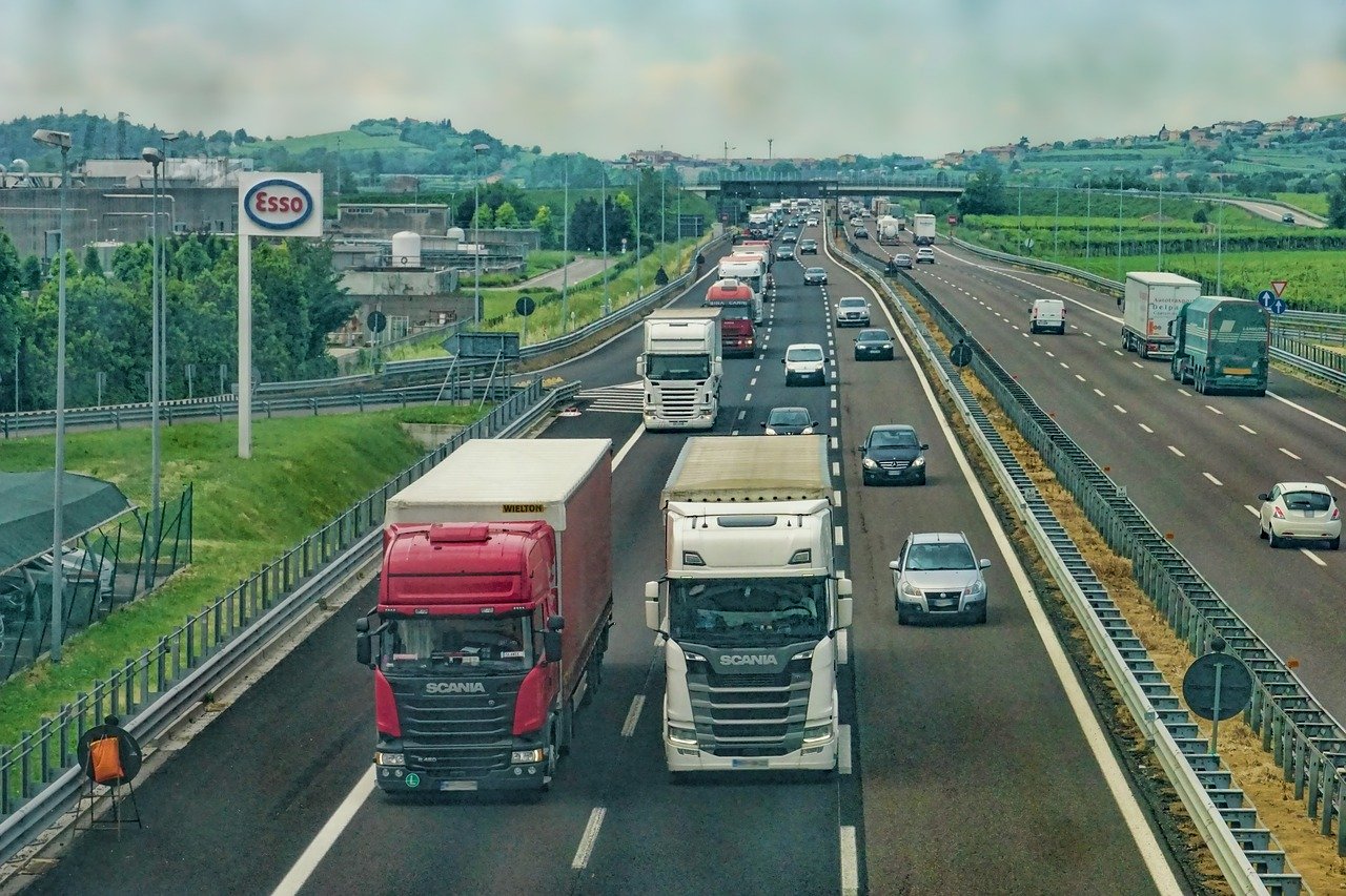 découvrez comment devenir transporteur en france : étapes, conseils pratiques, et informations sur les formalités administratives pour réussir dans ce secteur en pleine croissance.