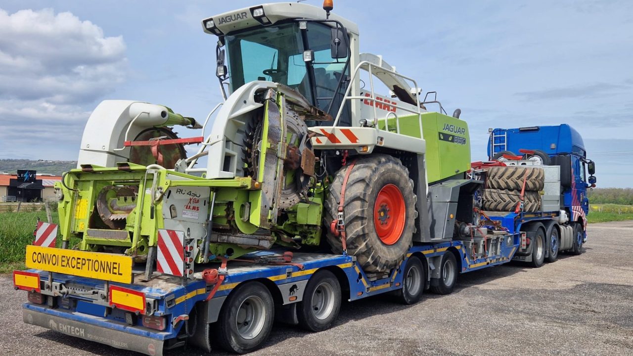 découvrez nos solutions de transport pour tracteurs agricoles, optimisées pour garantir la sécurité et l'efficacité de vos machines. assurez un déplacement rapide et fiable de vos équipements agricoles avec nos services spécialisés.