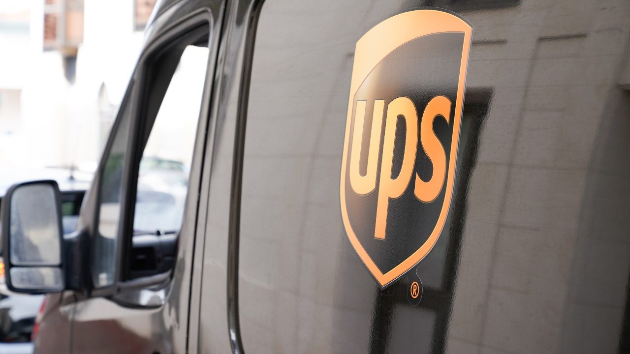 découvrez nos services de livraison ups pour des envois rapides et fiables. profitez d'une expédition sécurisée en france et à l'international, avec un suivi en temps réel de vos colis. faites confiance à ups pour vos besoins logistiques.