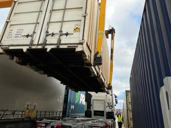 découvrez nos services de fret routier pour un déménagement en toute sérénité. profitez d'une logistique rapide et fiable pour un transport sécurisé de vos biens, que ce soit pour un déménagement local ou national.