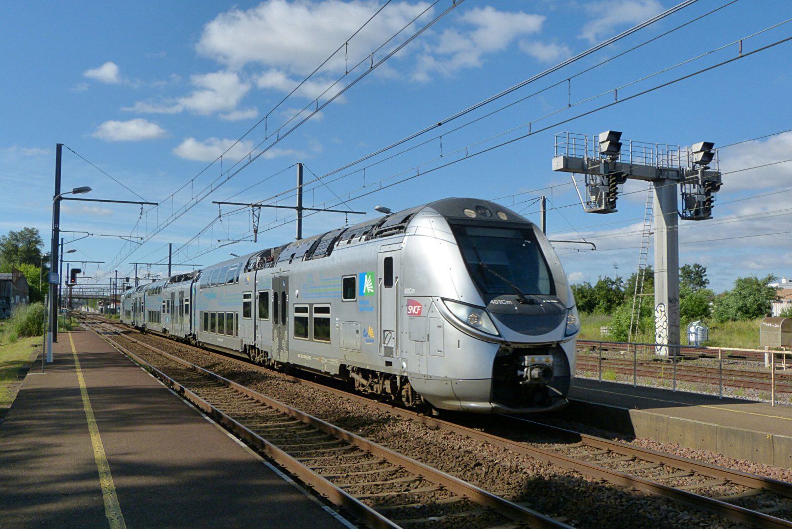 découvrez les meilleures options de transport entre marseille et bordeaux. que ce soit en train, en bus ou en voiture, nous vous proposons des solutions adaptées pour un voyage confortable et agréable entre ces deux belles villes françaises.