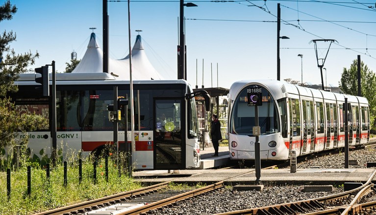 découvrez le transport idéal entre lyon et strasbourg. profitez de solutions pratiques, rapides et confortables pour vos déplacements entre ces deux villes emblématiques. que ce soit en train, en voiture ou en bus, trouvez l'option qui vous convient le mieux pour un voyage agréable.