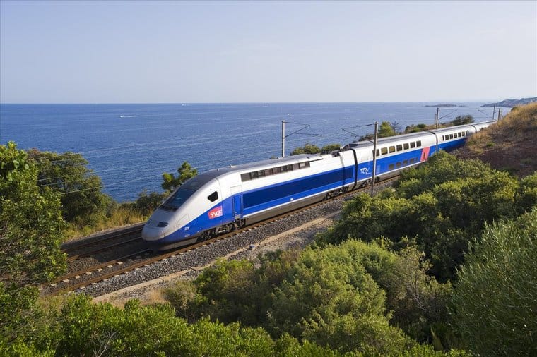 découvrez les meilleures options de transport entre marseille et toulon. que ce soit en train, en bus ou en voiture, planifiez votre trajet en toute simplicité et profitez des paysages enchanteurs de la côte d'azur.