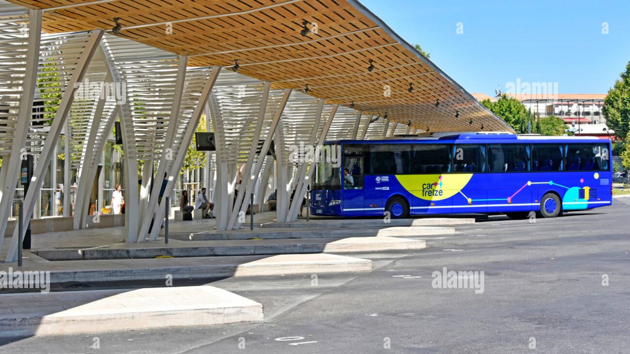 découvrez le transport idéal à aix-en-provence : des solutions pratiques et écologiques pour explorer la ville et ses environs en toute sérénité. profitez d'un réseau de transports efficaces qui facilite vos déplacements et rend votre séjour agréable.