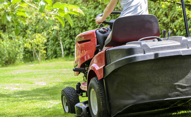 découvrez les différences de coûts entre un déménagement traditionnel et l'achat d'un tracteur tondeuse. analysez les avantages financiers de chaque option et trouvez celle qui convient le mieux à vos besoins.