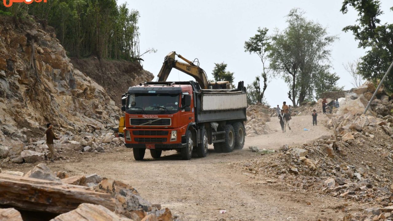 découvrez les défis majeurs auxquels le yémen est confronté en matière de transport, en explorant les impacts de la guerre, de l'infrastructure défaillante et des procédures logistiques complexes sur la mobilité et le développement du pays.