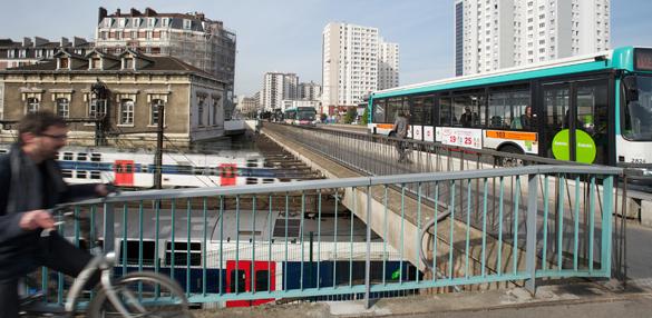 découvrez les services de transports à choisy, allant des transports en commun aux solutions de mobilités adaptées. profitez d'un accès facile et rapide à vos destinations, que ce soit pour vos trajets quotidiens ou occasionnels. explorez les options de transport qui facilitent vos déplacements à choisy.