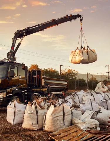 découvrez tout sur le camion grue 19t : des informations détaillées sur les prix, les options disponibles et les caractéristiques techniques essentielles pour vous aider à faire le meilleur choix pour vos besoins professionnels.