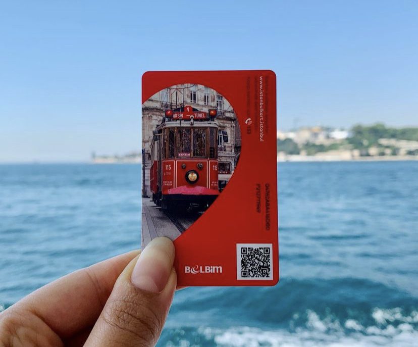 découvrez comment acheter facilement votre carte de transport à istanbul pour profiter pleinement des transports en commun de la ville. obtenez des conseils pratiques et des informations sur les tarifs!