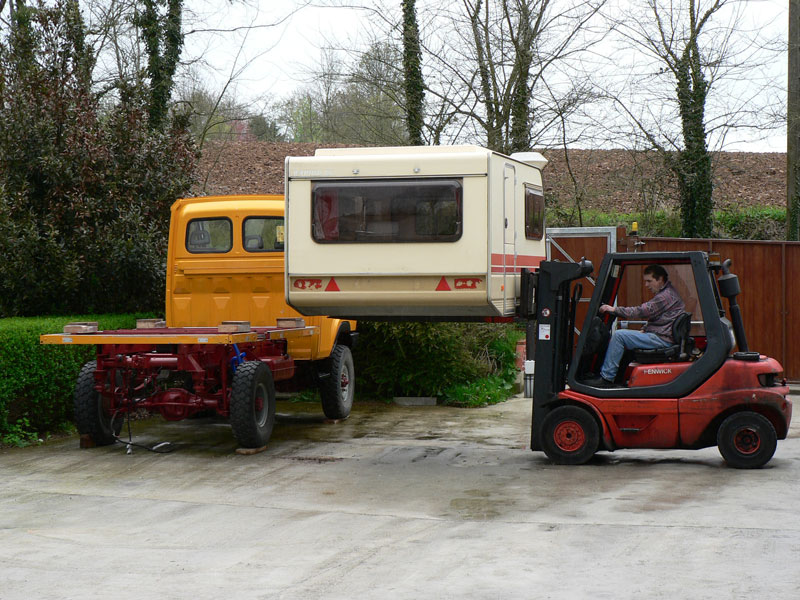 découvrez nos conseils et solutions pour fixer solidement votre caravane sur votre camion, afin d'assurer sécurité et stabilité lors de vos trajets. profitez de votre voyage en toute sérénité!