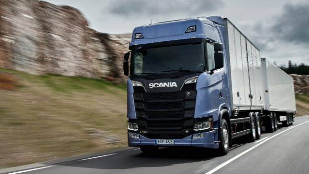 découvrez les prix des camions scania, des véhicules robustes et performants, adaptés à vos besoins professionnels. comparez les modèles, trouvez des offres avantageuses et faites le choix idéal pour votre entreprise.