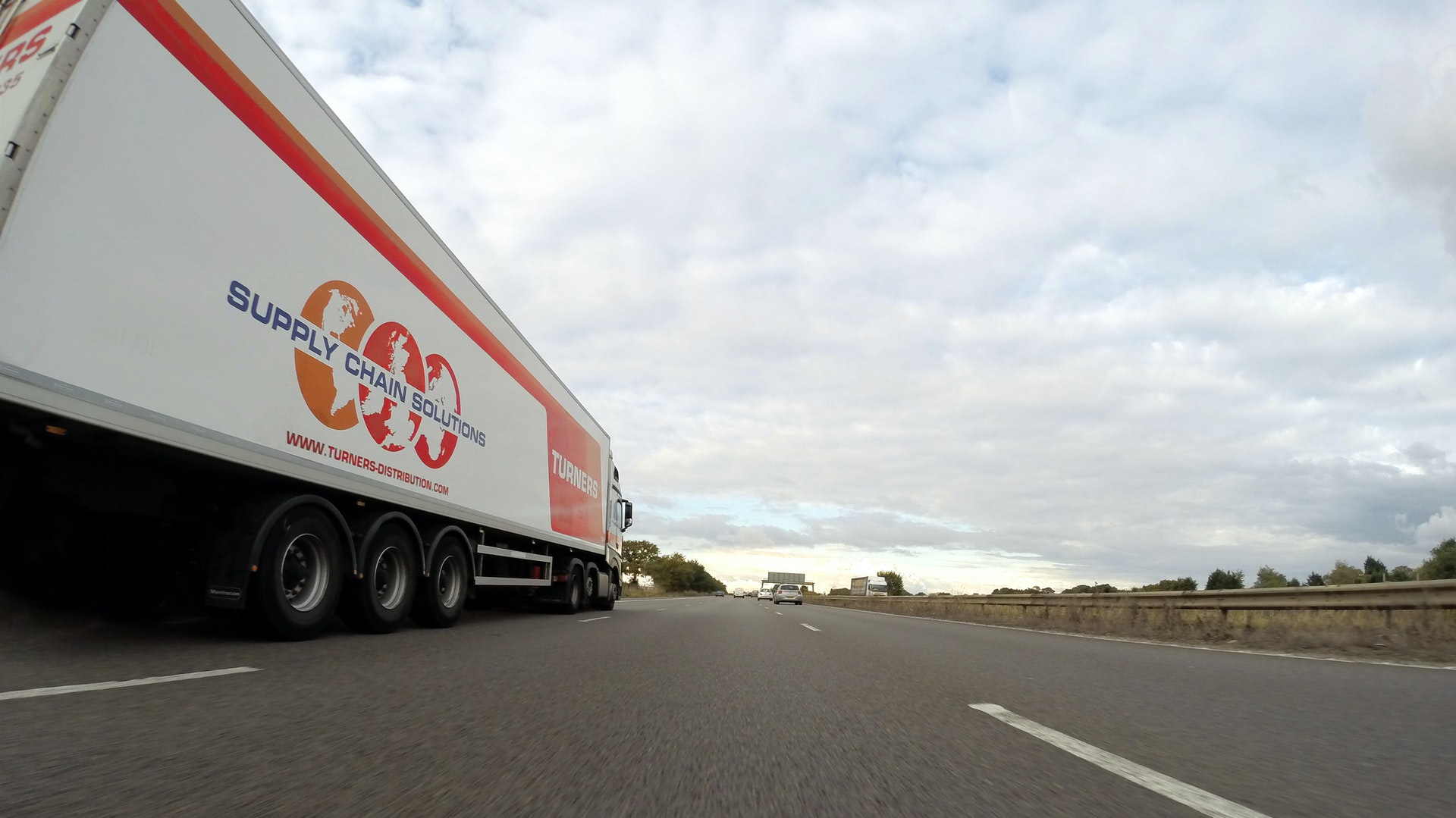 découvrez le statut des transports de marchandises en france : réglementations, obligations et droits des transporteurs. informez-vous sur les enjeux logistiques pour optimiser votre chaîne d'approvisionnement.