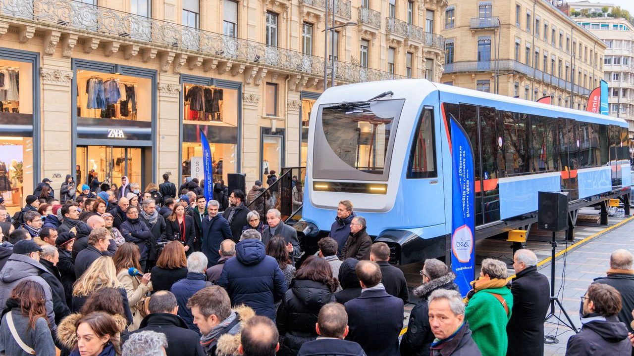 découvrez les meilleures options de transports à toulouse, de la navette aérienne aux tramways, en passant par les bus et les vélos. explorez la ville rose avec facilité et confort grâce à nos conseils pratiques et informations utiles sur les réseaux de transport en commun.