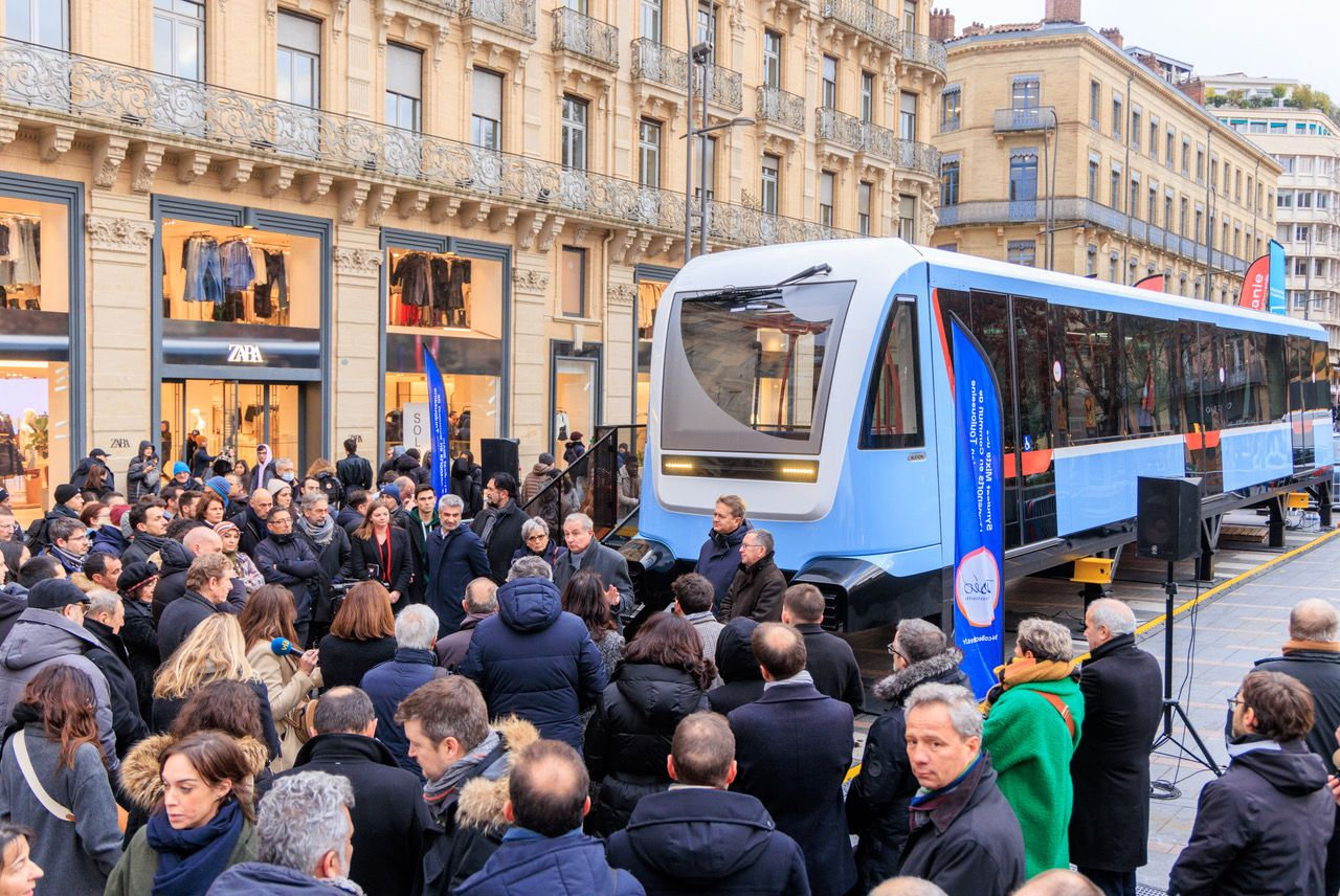 découvrez les meilleures options de transports à toulouse, de la navette aérienne aux tramways, en passant par les bus et les vélos. explorez la ville rose avec facilité et confort grâce à nos conseils pratiques et informations utiles sur les réseaux de transport en commun.