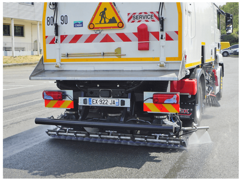 découvrez notre gamme de balayeuses de transport, conçues pour assurer un nettoyage efficace et rapide des surfaces. idéales pour les grands espaces, ces machines allient performance et facilité d'utilisation pour répondre à tous vos besoins en matière de propreté.