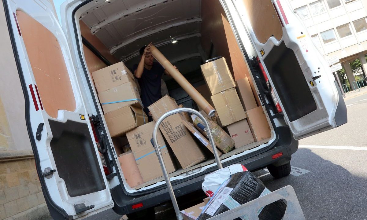 découvrez nos services de transport de colis à cleyzieu. nous offrons des solutions rapides et fiables pour l'expédition de vos marchandises, quel que soit le volume. faites confiance à notre expertise pour un service de qualité.