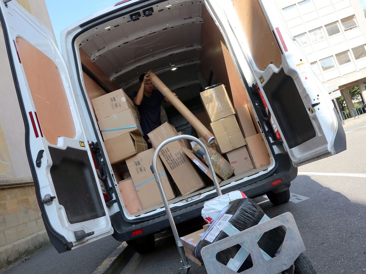 découvrez nos services de transport de colis à cleyzieu. nous offrons des solutions rapides et fiables pour l'expédition de vos marchandises, quel que soit le volume. faites confiance à notre expertise pour un service de qualité.