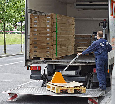 découvrez nos services de transport routier de colis, offrant des solutions rapides et fiables pour l'expédition de vos marchandises. profitez d'un suivi en temps réel et d'une expertise professionnelle pour garantir la sécurité et la ponctualité de vos livraisons.