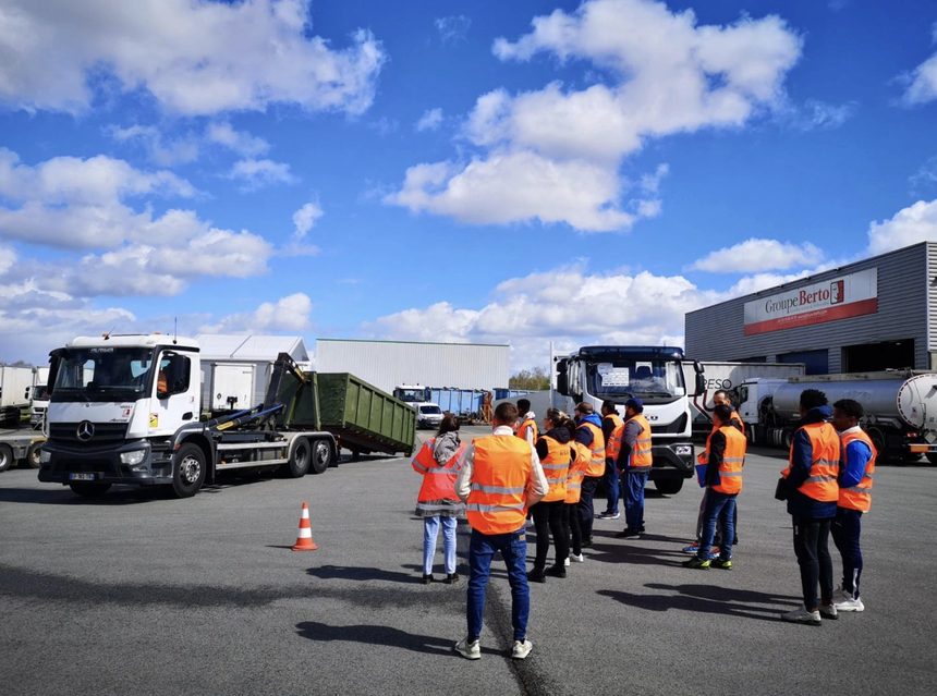 découvrez transports richaud logistique, votre expert en solutions de transport et logistique. profitez de services rapides, fiables et adaptés à vos besoins pour une gestion optimale de votre chaîne d'approvisionnement.