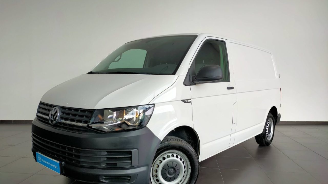 découvrez le volkswagen transporter 2020 : ses prix compétitifs et ses atouts majeurs qui en font un choix idéal pour les professionnels et les familles. explorez ses fonctionnalités innovantes, son confort exceptionnel et sa fiabilité.