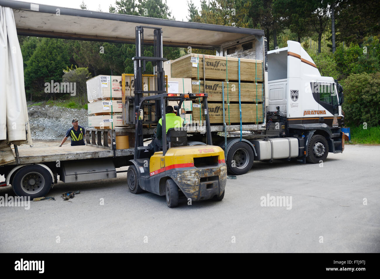 découvrez nos services d'affrètement camion, adaptés à vos besoins de transport. bénéficiez d'une logistique efficace et d'un réseau de partenaires fiables pour assurer la livraison de vos marchandises en toute sécurité.