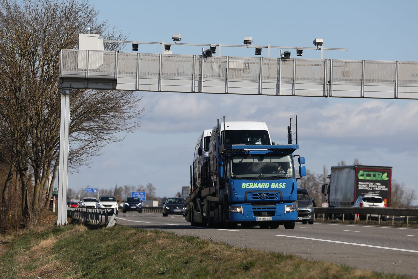 découvrez les perspectives d'augmentation du transport routier en 2024 : enjeux, opportunités et innovations qui transformeront le secteur. restez informé des tendances clés et préparez votre entreprise aux défis à venir.