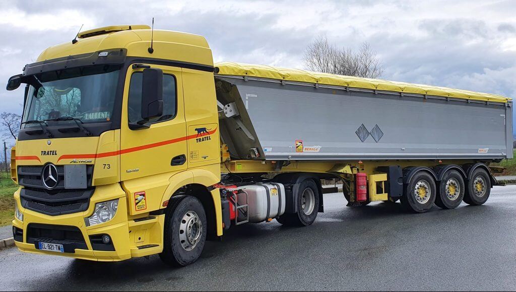 découvrez notre gamme de camions bennes, idéaux pour le transport et le déblaiement de matériaux. performants et robustes, nos camions benne s'adaptent à tous vos besoins professionnels et de chantier.