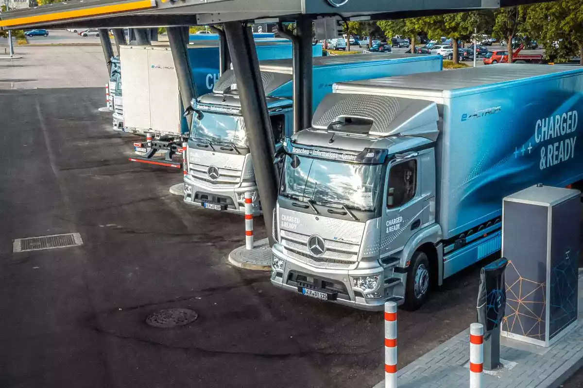 découvrez les nombreux avantages des camions électriques : réduction des émissions de carbone, économies sur les coûts de carburant, silence de fonctionnement et maintenance simplifiée. explorez comment ces véhicules innovants peuvent transformer le transport et contribuer à un avenir durable.