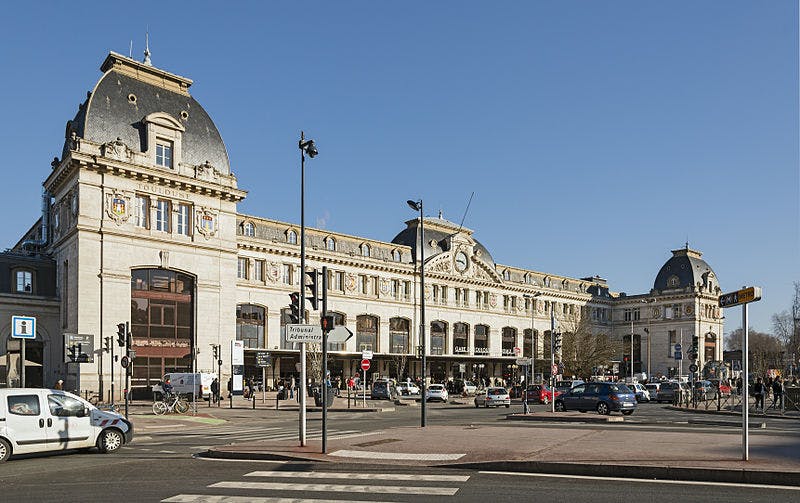 découvrez comment choisir le déménageur idéal pour votre déménagement entre toulouse et reims. comparez les services, les tarifs et les avis pour garantir un déménagement serein et efficace.