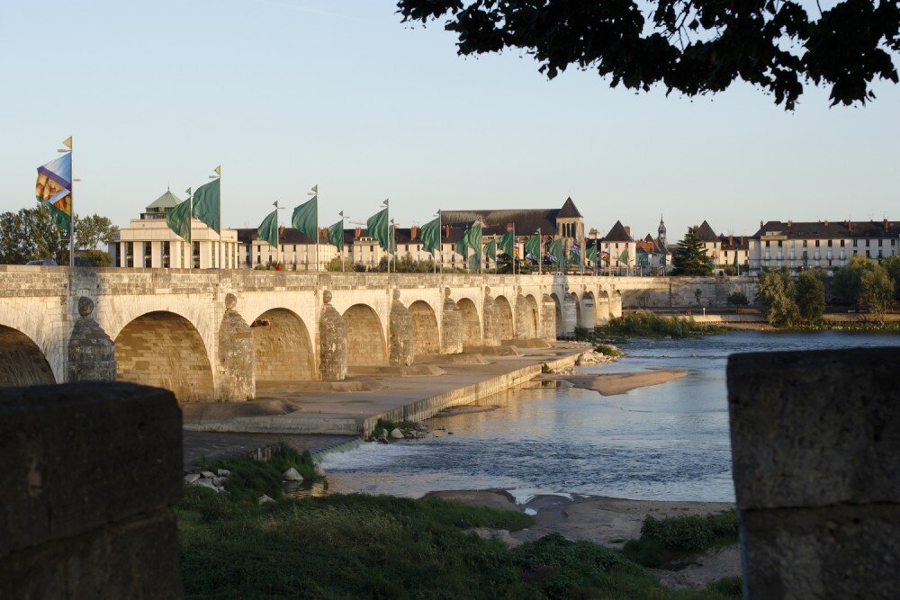 découvrez nos services de déménagement à tours, adaptés à tous vos besoins. profitez d'un accompagnement professionnel et d'un transport sécurisé pour un déménagement réussi et sans stress dans la belle ville de tours.