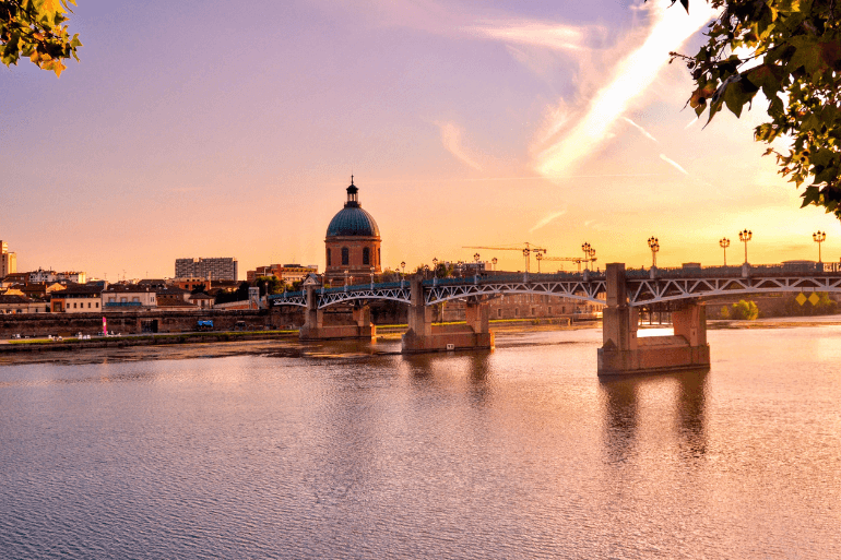 organisez votre déménagement de toulouse à grenoble en toute sérénité. profitez de nos services professionnels pour un transfert rapide et sans stress, garantissant la sécurité de vos biens. obtenez un devis gratuit dès aujourd'hui !