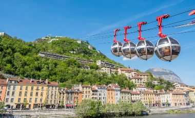 découvrez nos services de déménagement entre marseille et grenoble, adaptés à vos besoins. que vous soyez particulier ou professionnel, notre équipe de déménageurs expérimentés vous garantit un transport sécurisé et rapide de vos biens. demandez un devis gratuit dès aujourd'hui!