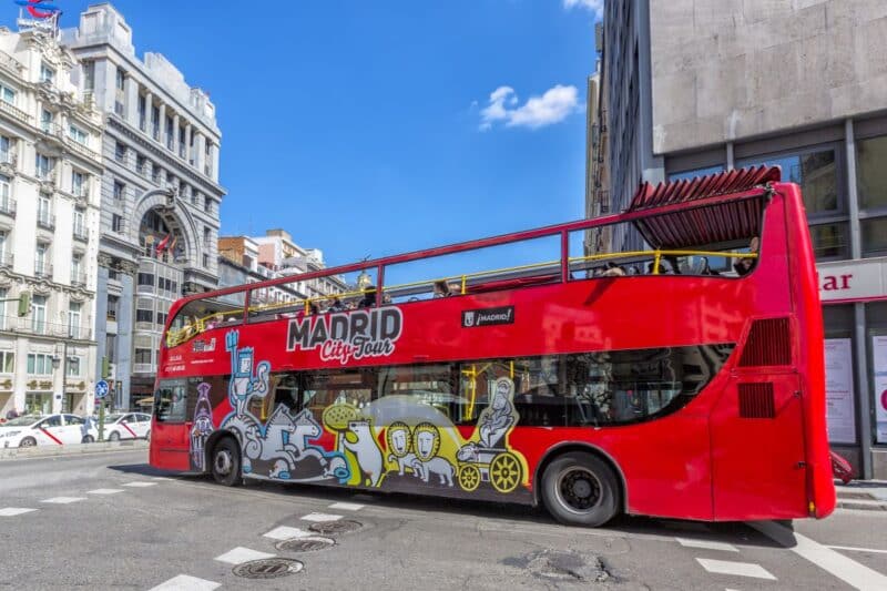 découvrez les options de déplacement en bus à travers l'espagne. explorez les villes, admirez les paysages et profitez de tarifs avantageux pour voyager confortablement. idéal pour les aventuriers et les amoureux de la culture espagnole!