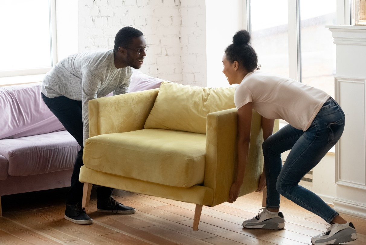 découvrez nos conseils pratiques pour déplacer des meubles lourds sur un parquet sans l'endommager. apprenez les techniques et astuces pour garantir la sécurité de votre sol tout en facilitant le transport de vos biens.