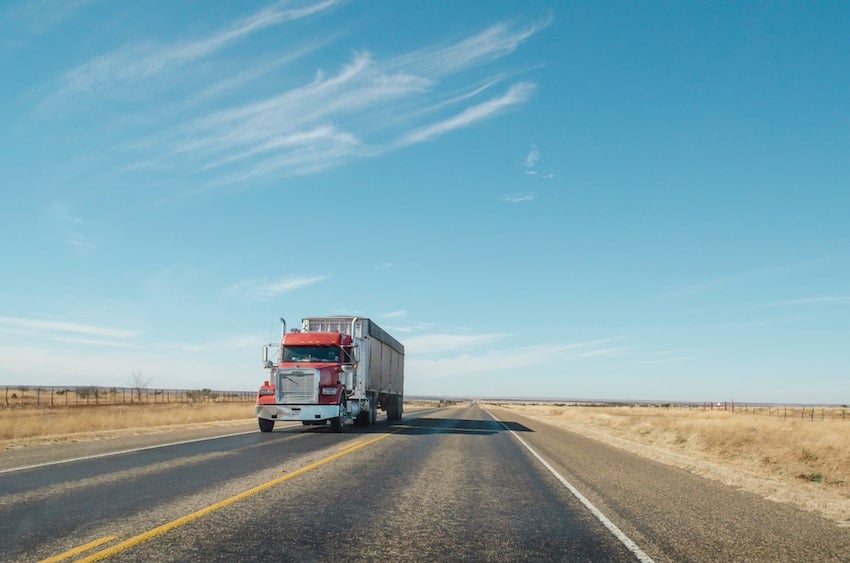 découvrez comment devenir transporteur de personnes : les compétences requises, les démarches administratives, et les conseils pour réussir dans ce secteur en pleine expansion.