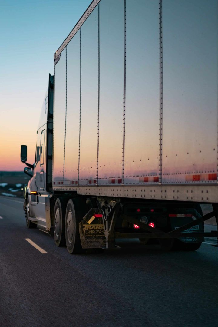 découvrez les opportunités d'emploi dans le secteur du transport de marchandises. rejoignez une industrie en pleine croissance où vous pourrez mettre à profit vos compétences logistiques, conduire des véhicules de transport ou gérer des opérations de fret. consultez nos offres et construisez votre carrière dans le transport !