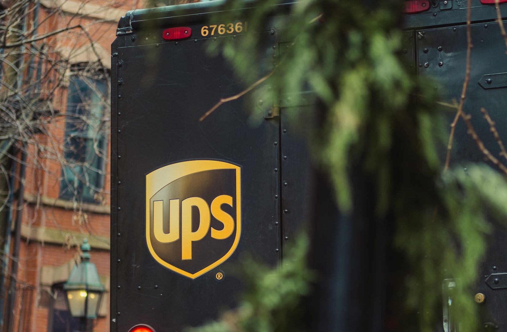 découvrez comment envoyer un colis facilement avec ups. suivez nos conseils pratiques pour préparer, expédier et suivre votre envoi en toute simplicité.