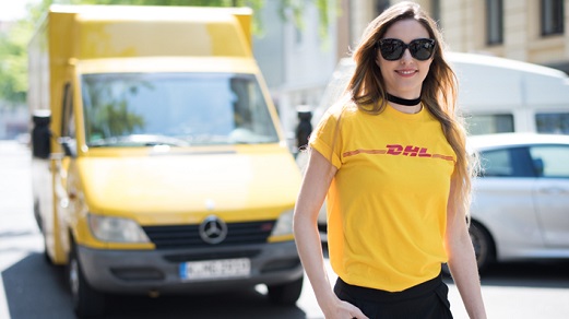 découvrez la fiabilité de dhl pour vos déménagements. notre service vous garantit une logistique efficace, des délais respectés et une prise en charge professionnelle de vos biens, vous offrant tranquillité d'esprit et sécurité pour votre déménagement.