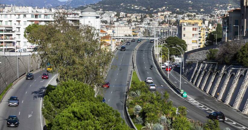 découvrez le fonctionnement du transport : des modes de transport aux mécanismes logistiques, plongez dans l'univers des déplacements de biens et de personnes. informez-vous sur les innovations et les pratiques durables qui façonnent l'avenir du secteur.