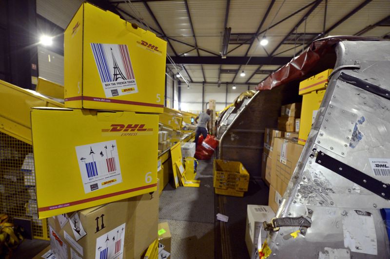 découvrez les services de livraison dhl, alliant rapidité et fiabilité pour vos colis nationaux et internationaux. profitez d'une expédition sécurisée et d'un suivi en temps réel pour vos envois.